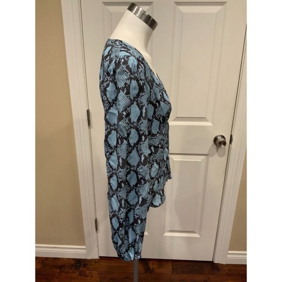 Rebecca Minkoff "Cindy" Blue Snakeskin Print V-Neck Top, Size Medium NWT $168 - Picture 4 of 7